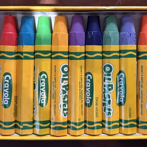 Crayola Oil Pastel Crayons 16 assorted colours pack - Picture 2 of 6